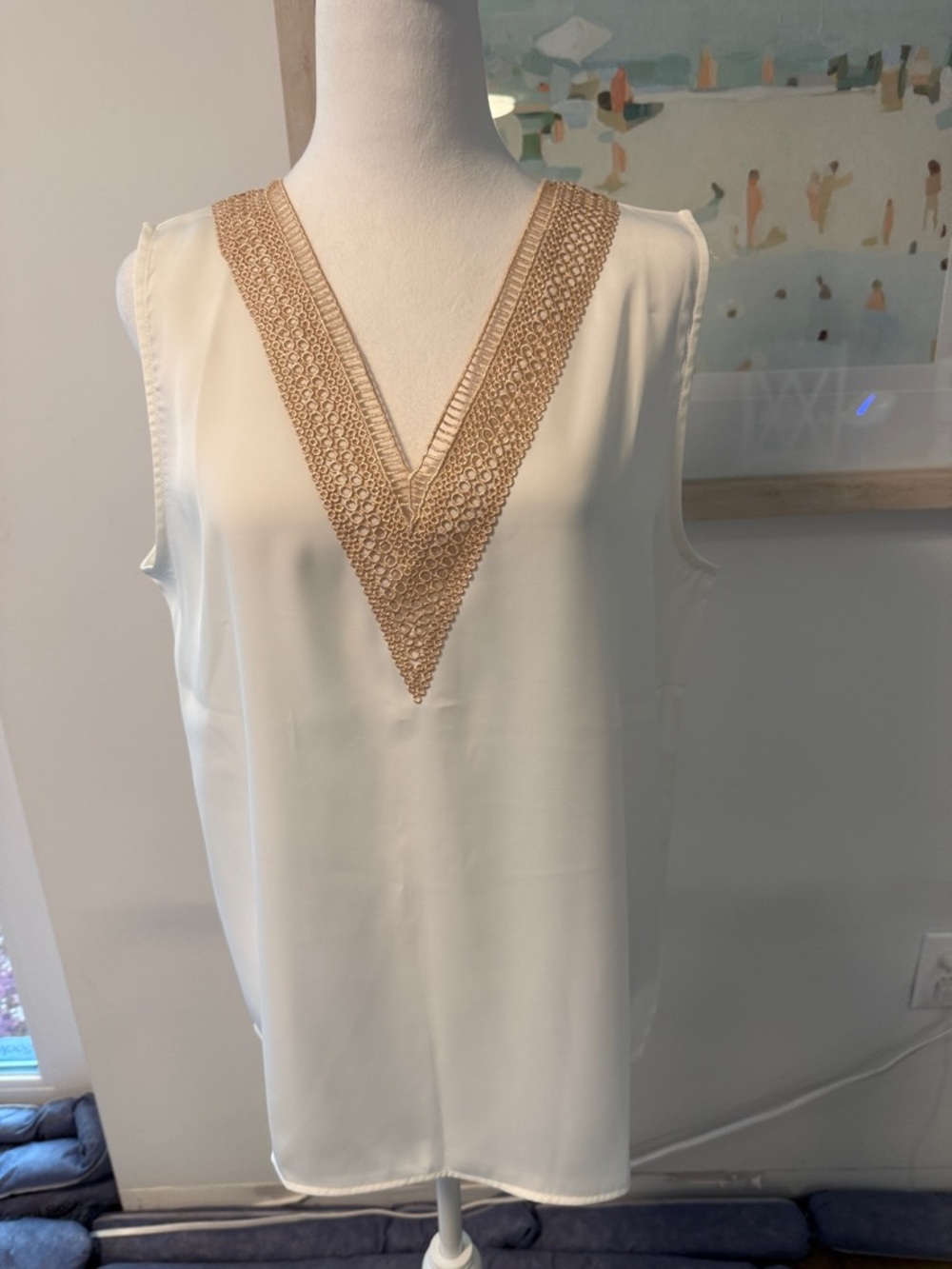 NWT 🌸 Sleeveless Cream V-Neck Shell with Tan Lace Trim Size XL